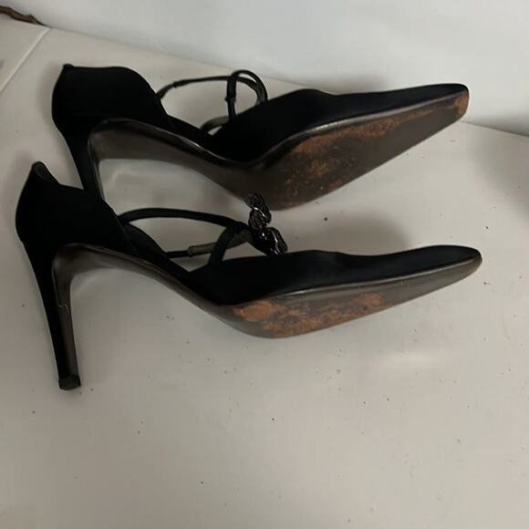 GIORGIO ARMANI BLACK SATIN FLOWER POINTED TOE HARDWARE PUMPS SIZE 40 1/2 - Picture 3 of 9